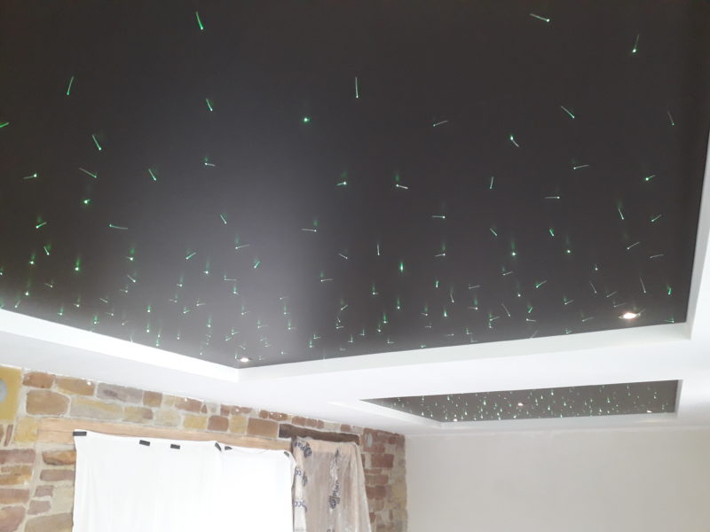 Plafond tendu effet nuit étoilée à Liège